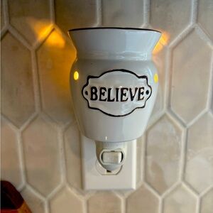 Scentsy “Believe” mini wax warmer